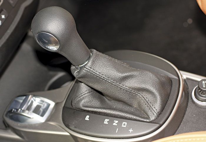 Το κιβώτιο TCT (Twin Clutch Transmission) διαθέτει 6 σχέσεις και 2 συμπλέκτες, γεγονός που εξασφαλίζει γρήγορες αλλαγές σχέσεων.